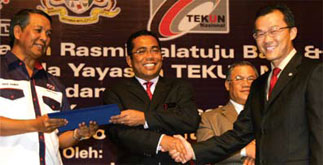 Signing of MOU between TEKUN Nasional and CNI as Rakan Niaga Strategik